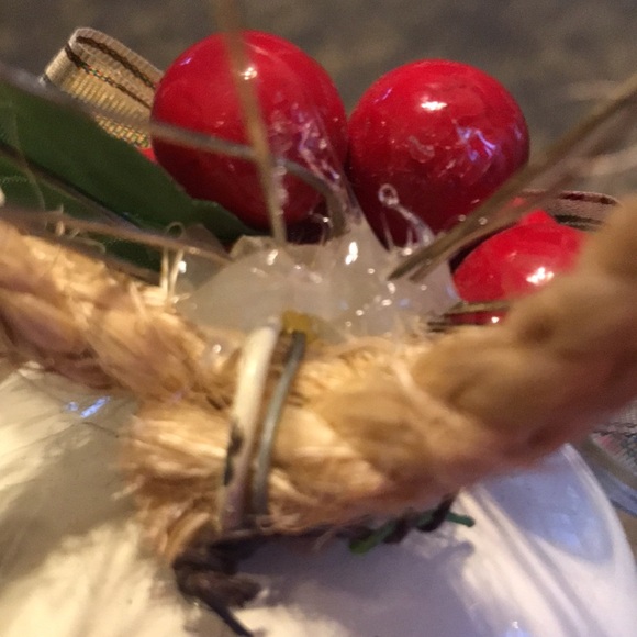 Big vintage Christmas bell ornament cream with red berries gold bow stars & rope - Picture 4 of 9